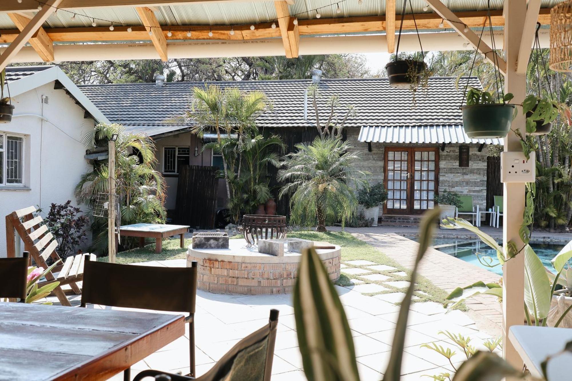 A Traveller'S Palm Hotel Phalaborwa Exterior photo