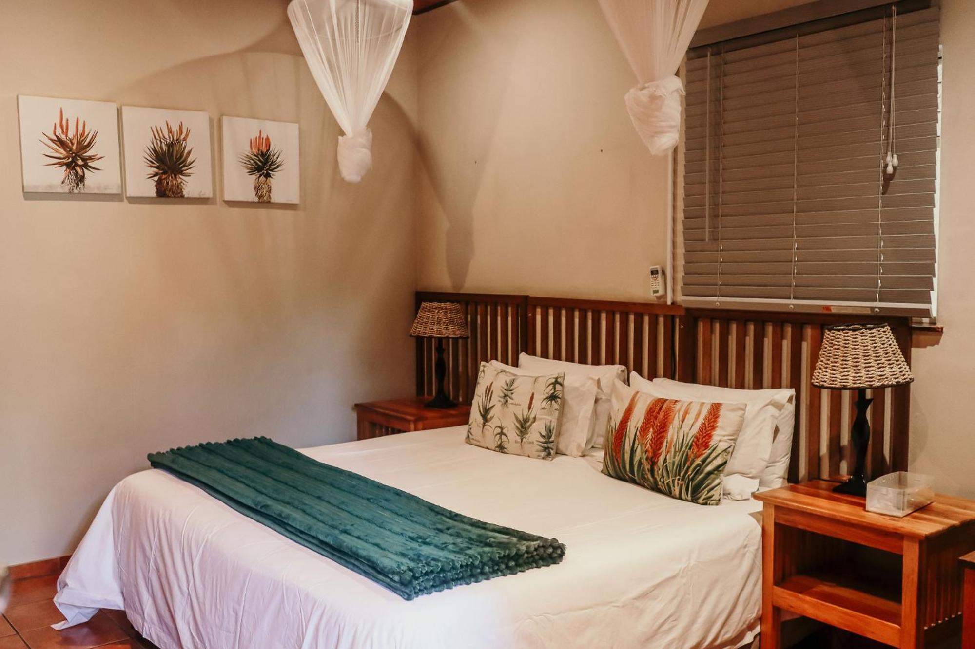 A Traveller'S Palm Hotel Phalaborwa Exterior photo