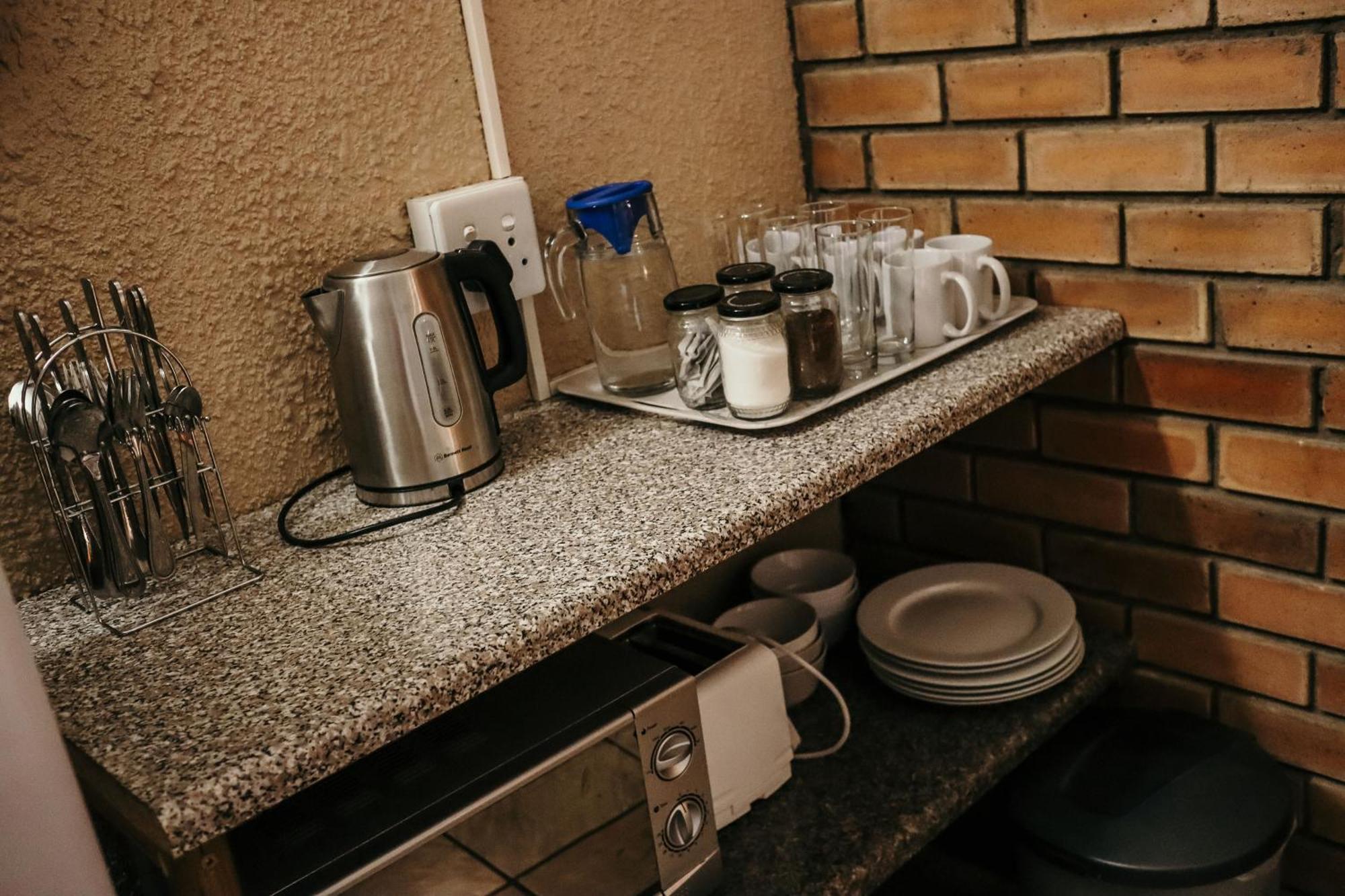 A Traveller'S Palm Hotel Phalaborwa Exterior photo