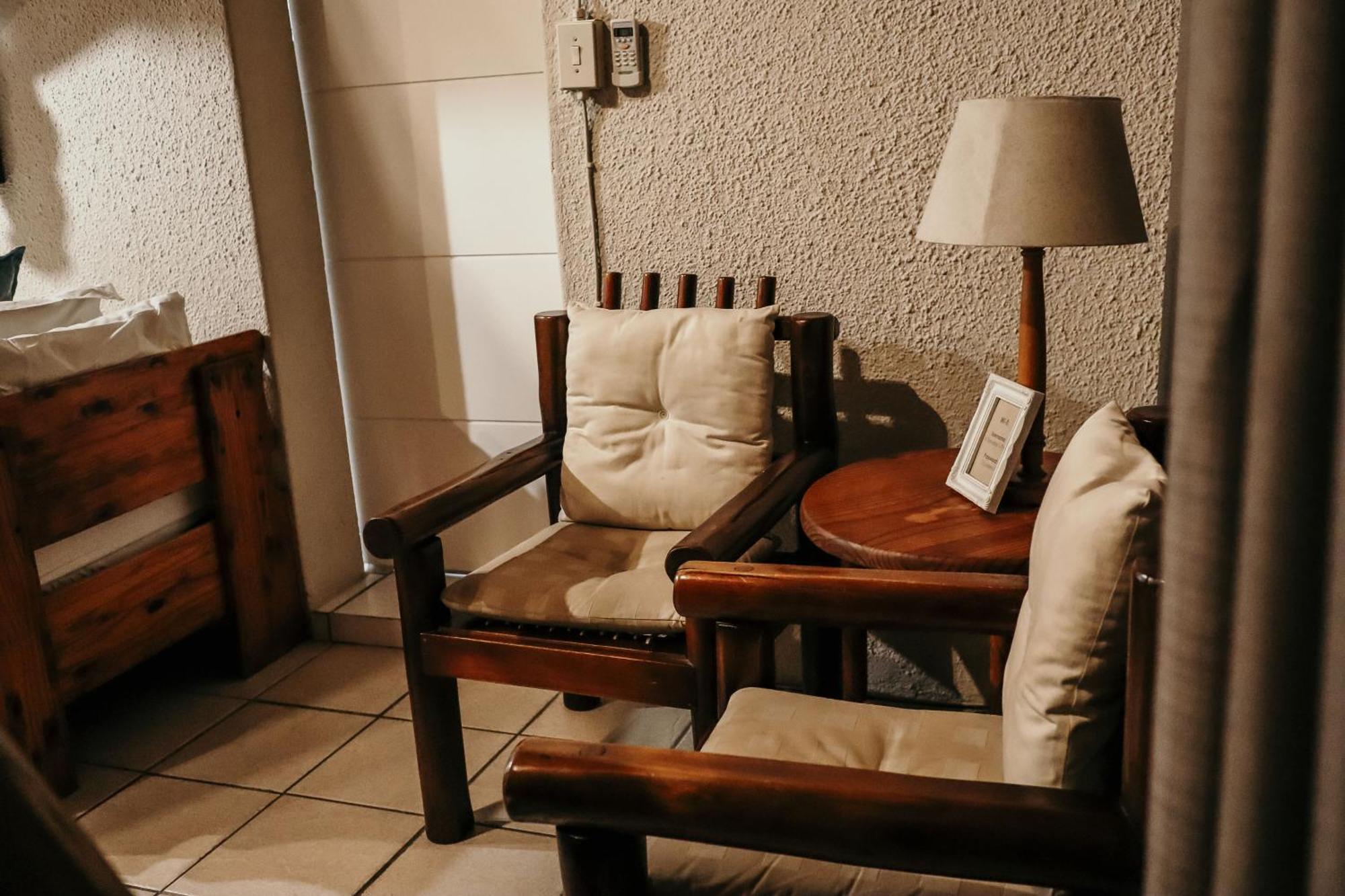 A Traveller'S Palm Hotel Phalaborwa Exterior photo
