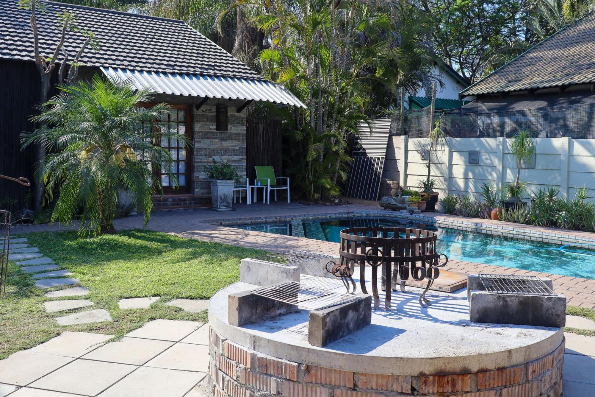 A Traveller'S Palm Hotel Phalaborwa Exterior photo