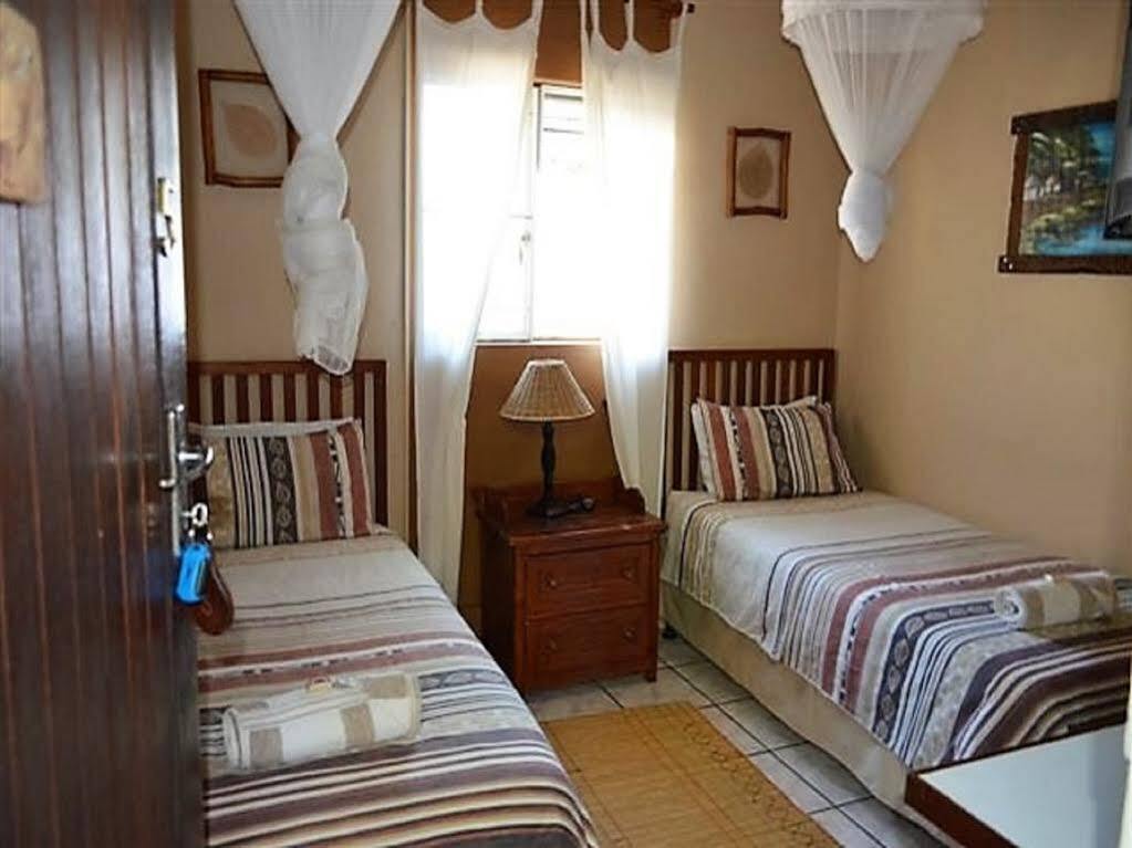 A Traveller'S Palm Hotel Phalaborwa Exterior photo