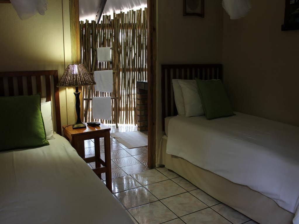 A Traveller'S Palm Hotel Phalaborwa Exterior photo